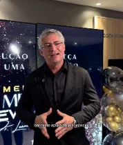 Dr. Leandro palestrando na Mentoria Mini Lipo Evolution